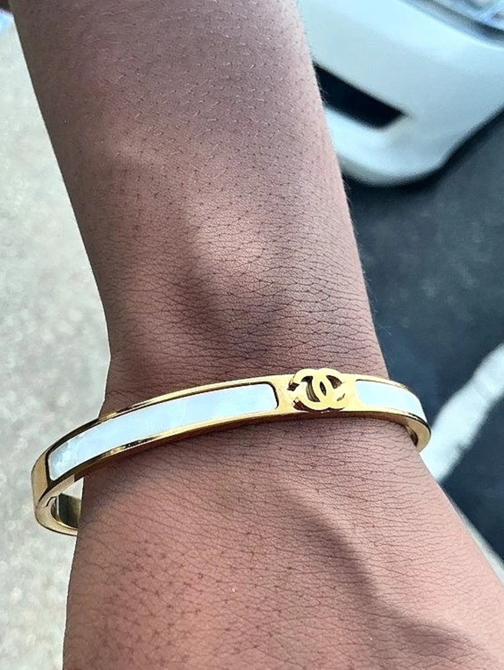 Pearl and gold bracelet